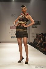 Model walk the ramp for Malini Ramani Show at Wills Lifestyle India Fashion Week 2012 day 4 on 9th Oct 2012 (126).JPG